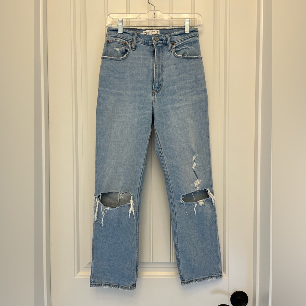 Abercrombie ankle straight jeans. Lightly worn